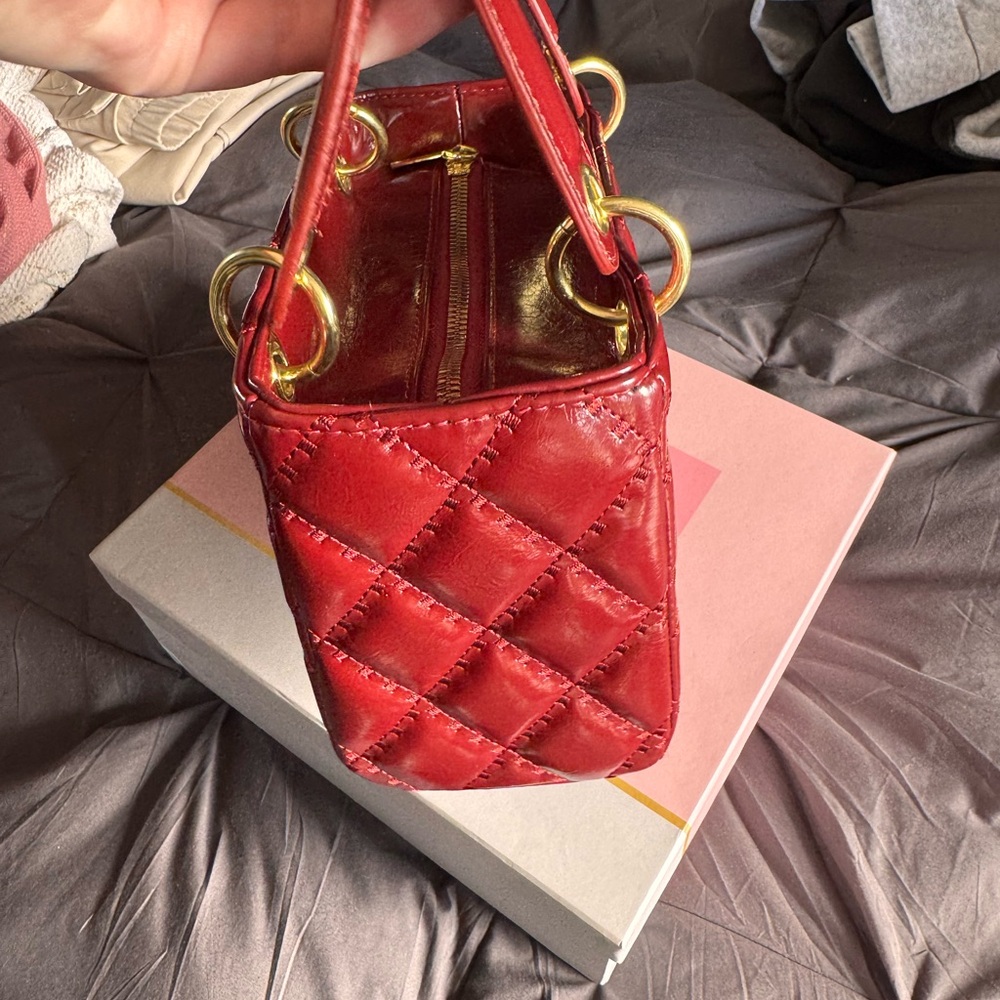Red Quilted Handbag - Picture 5 of 7